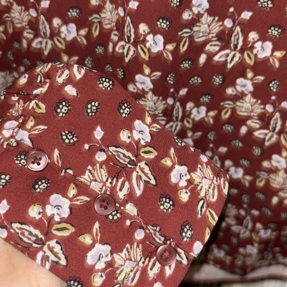 Ann Taylor beautiful blouse with cute balloon sleeves. Size XS. EUC. - Picture 5 of 6